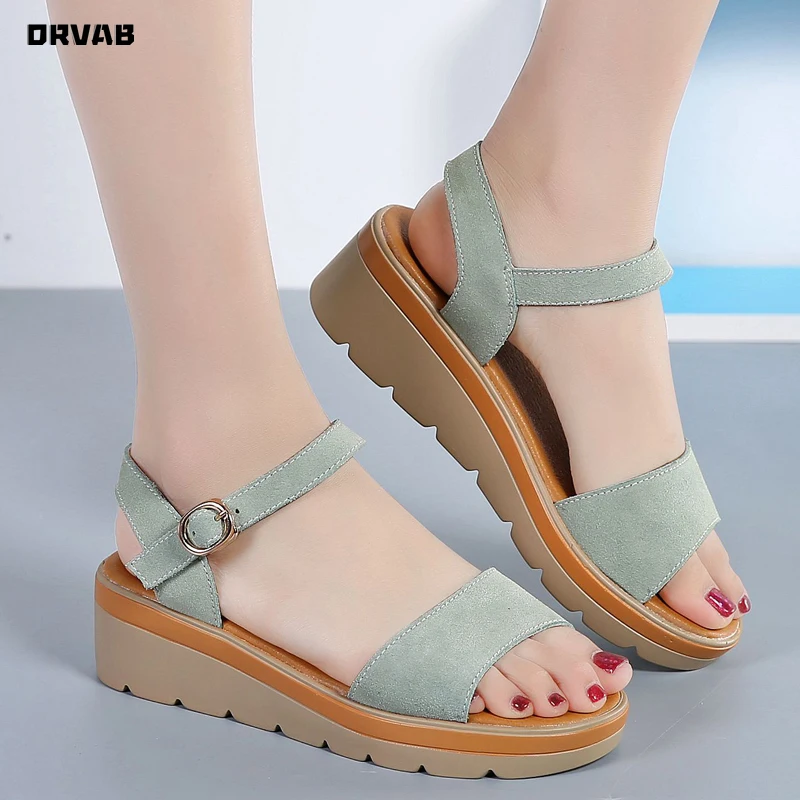 

Женская обувь; Sandalias Mujer; Коллекция 2020 года; Летние сандалии-гладиаторы на платформе; Женские замшевые сандалии на танкетке с пряжкой и ремеш...