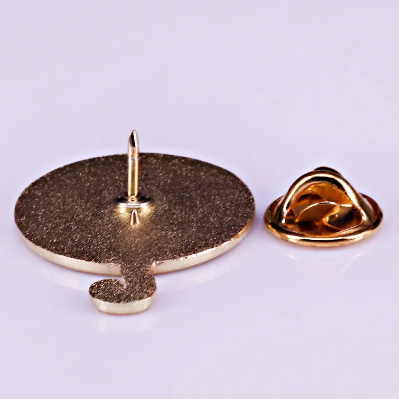 Эмалированная шпилька с изображением короля зверей Пантеры тигра и гор на