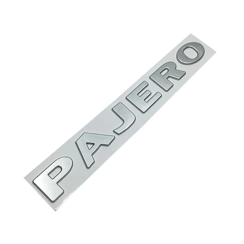 Золотой серебряный логотип PAJERO с надписью табличка названием Стайлинг