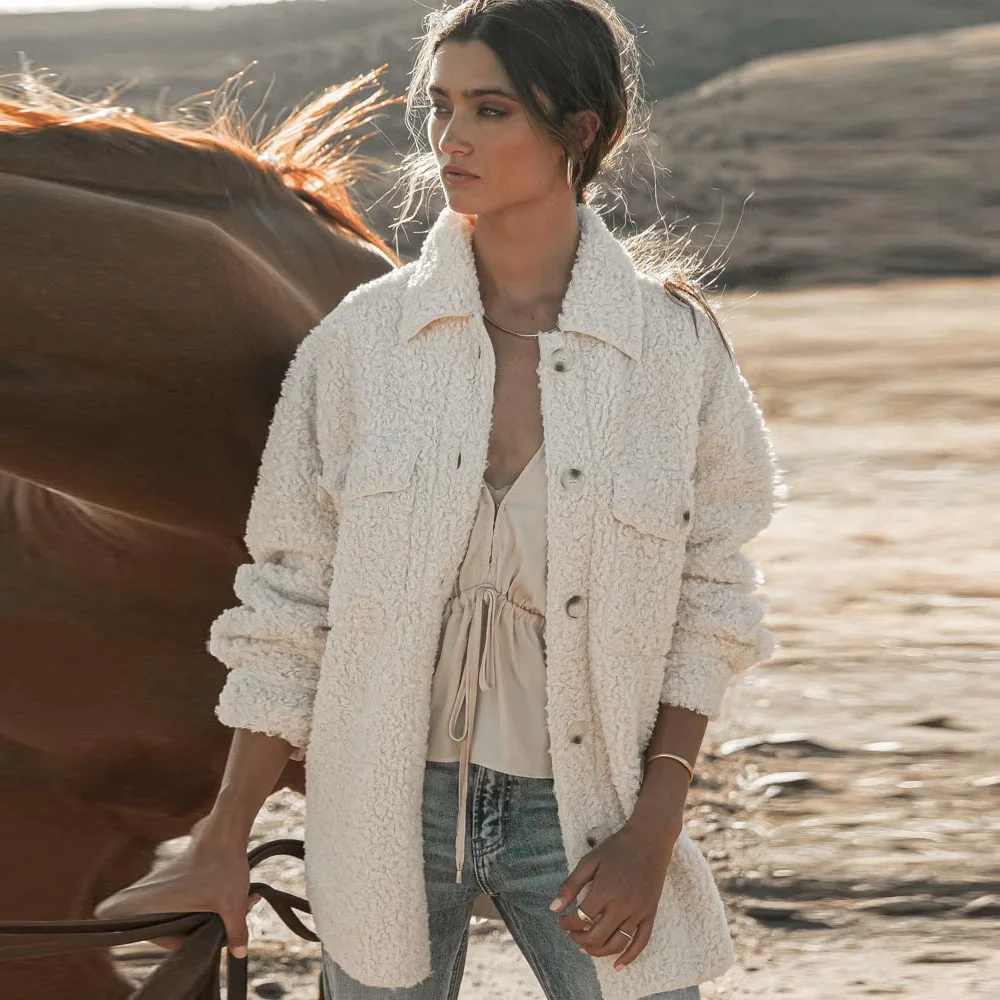 Пальто женское из искусственного меха