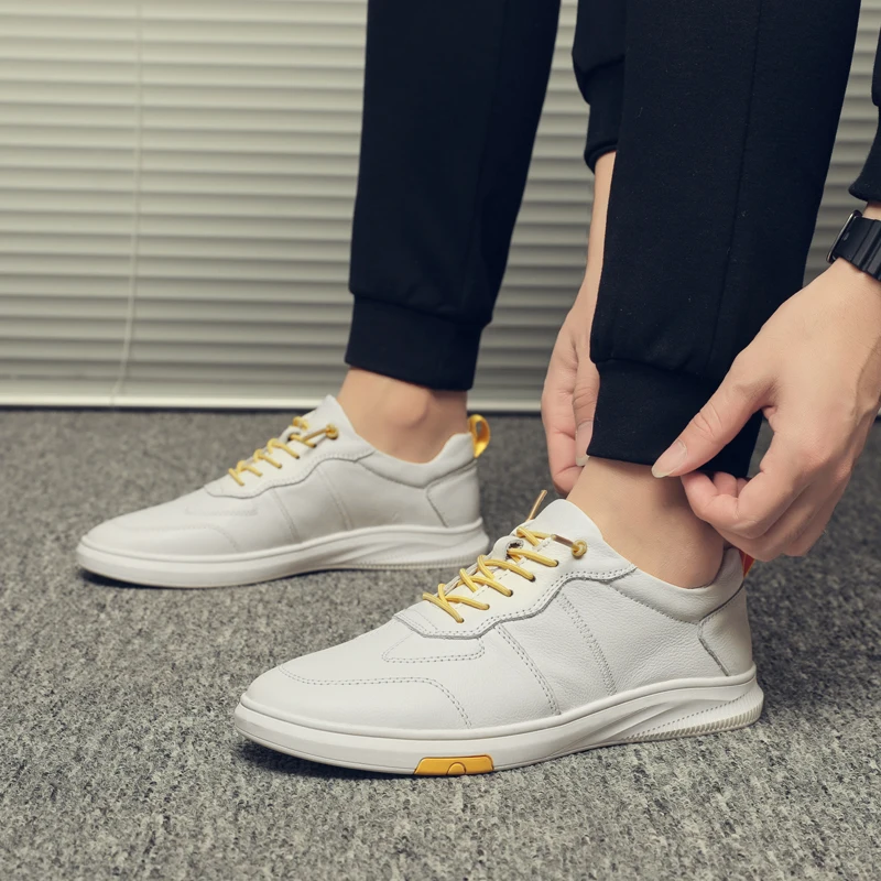 

New Men Leather Shoes Man Business Dress Classic Style Flats White Black Lace Up Pointed Toe Sneakers for Men Oxford Shoes *
