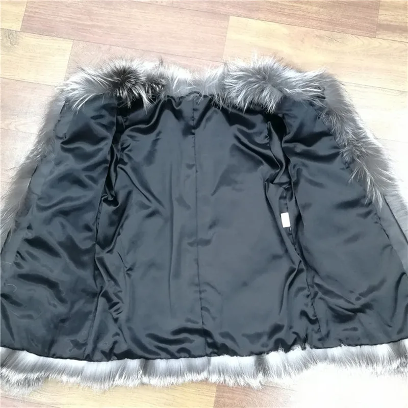 Женская короткая шуба из натурального меха черно бурой лисы теплая зимняя