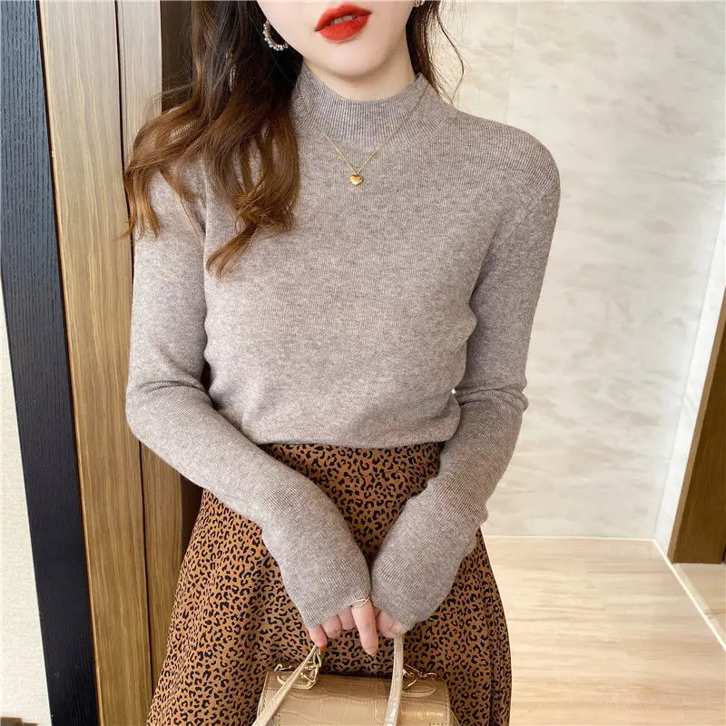 

New type of T-shirt for women's new type of semi high collar base coat