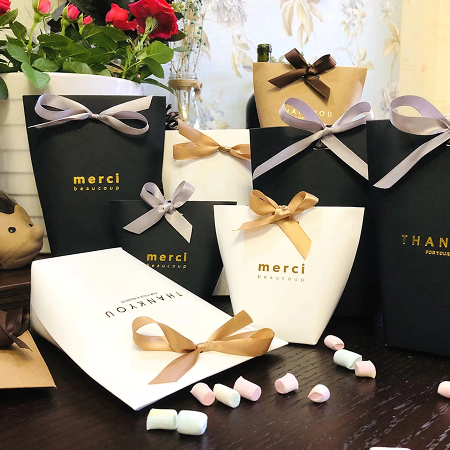 

5pcs Luxury Black White Tan "Merci" French Candy Box Thank You Gift Box Wedding Favor Package Birthday Party Favors Bags