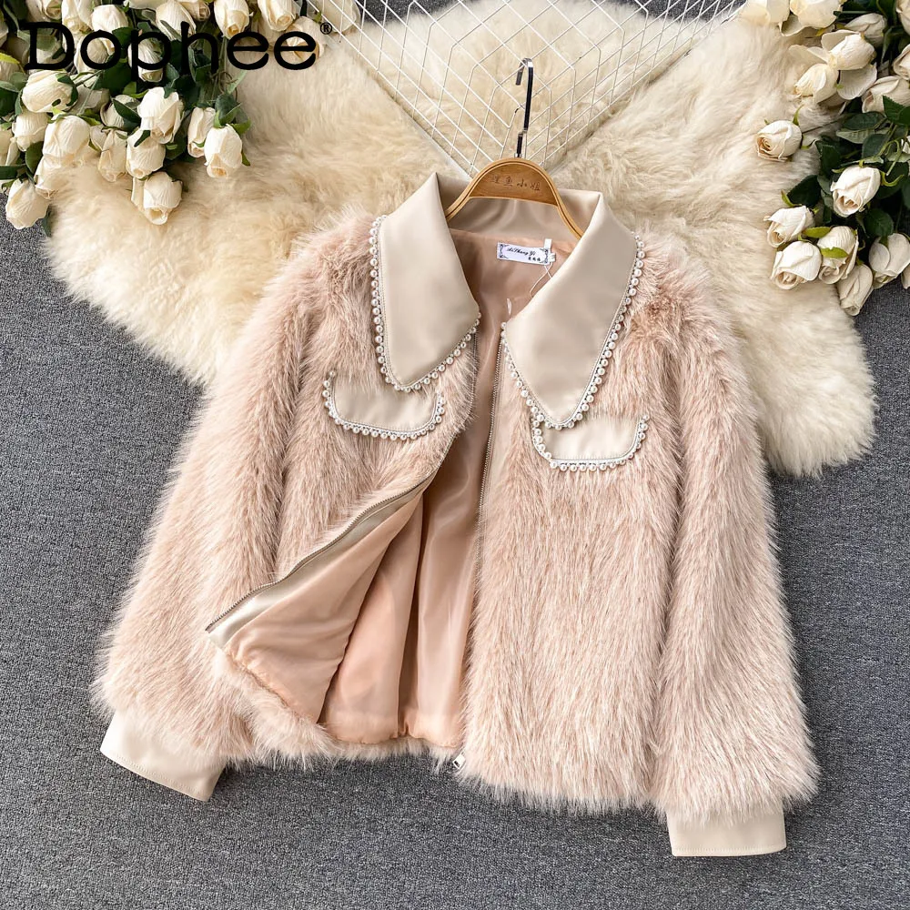

Женское короткое пальто из искусственного меха енота, утолщенное теплое меховое пальто с отворотом и бусинами, модель 2021, осенне-зимняя жен...