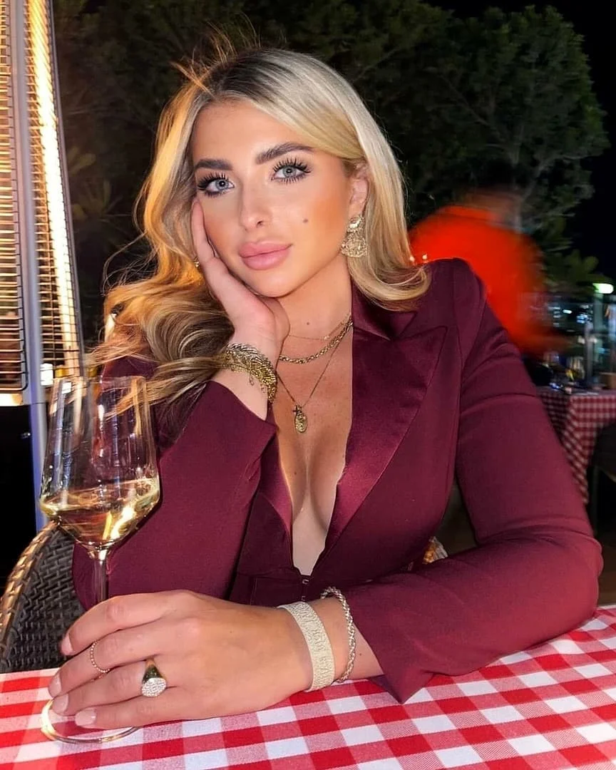 Костюм для матери невесты облегающий офисный костюм бордового цвета с V образным