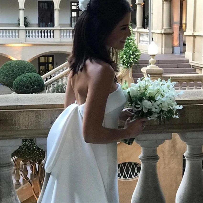 Simple A-line Wedding Dresses Strapless Court Train Satin Bridal Gowns Backless Vestido De Noiva Charming Robe De Mariee