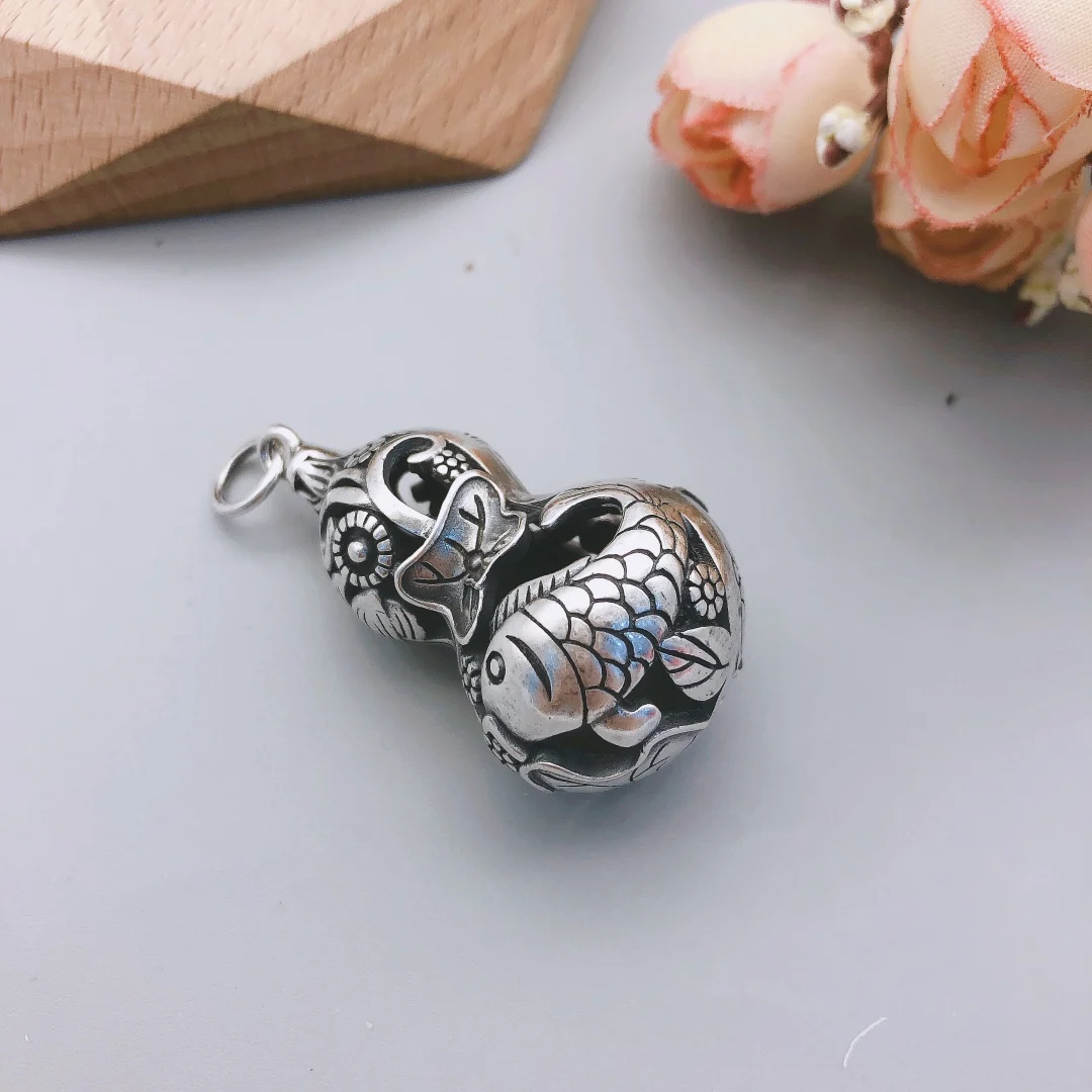 

Antique gourd, bright old pure silver pendant, more than a year, fireworks