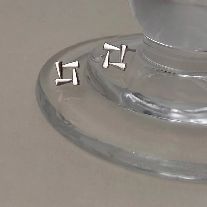 

Silver needle Earrings women's small, exquisite and versatile 2021 new fashion minority design temperament Earrings high sense