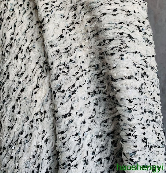 Черно-бело-синяя плиссированная пряжа в горошек с кисточками декоративная