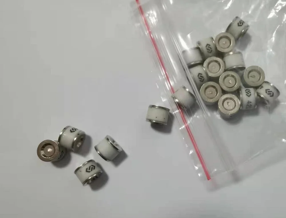 Керамические трубки для газоразрядки 20 шт./лот 2RM420M 8*6 420V 10KA 2RM420-8 spot одна модель |