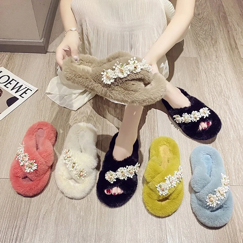

Women 's Home Slippers Keep Warm Wear-resistant Large Size Slippers New Style Flowers Furry Indoor for Home Sliders Fur Slides