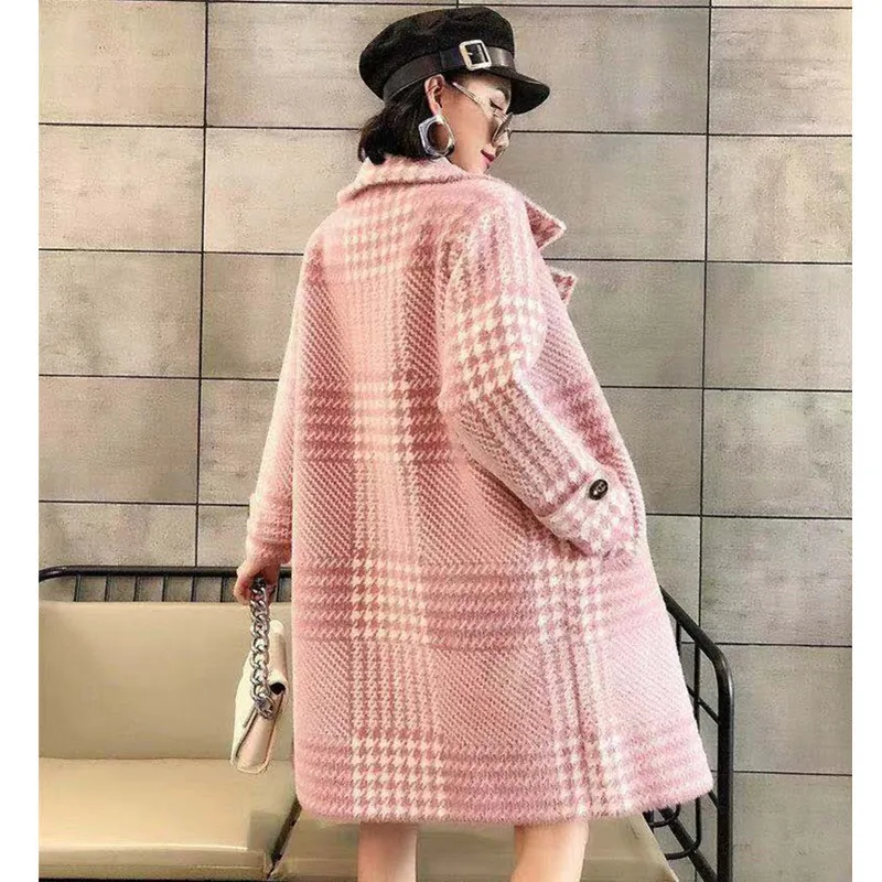Женское длинное пальто в клетку классическое клетчатое с лацканами теплая