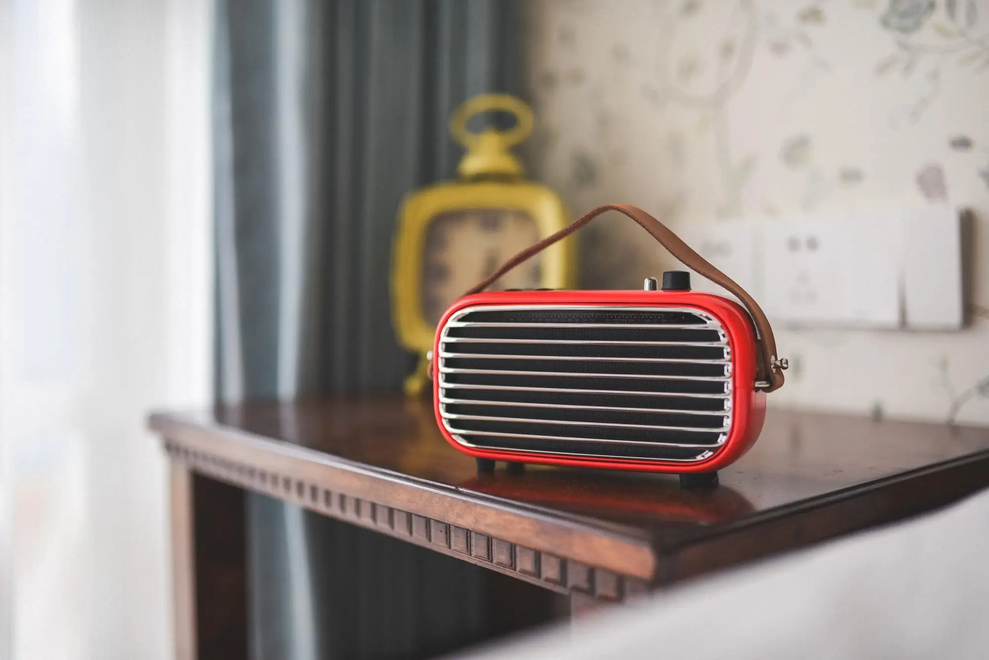

LOFREE Poison-M Bluetooth Red speaker Restore FM Radio portable Wireless Music speaker with suitcase