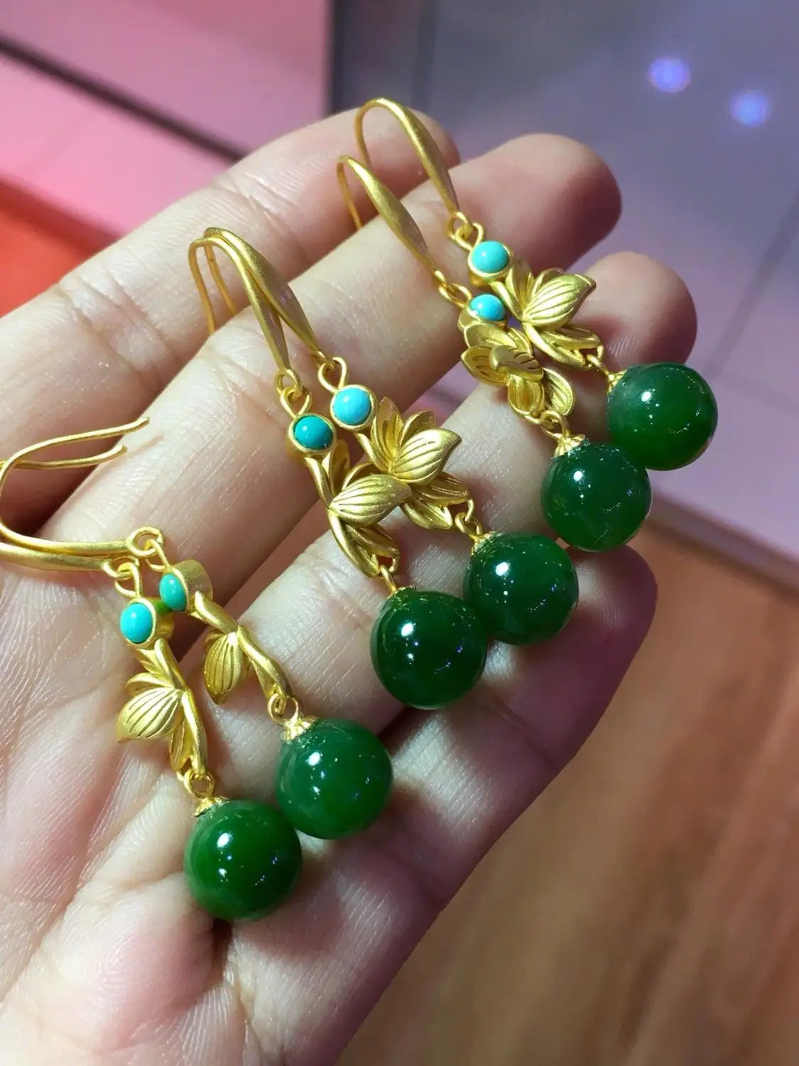 

Natural Russian jasper, Hetian jade, vintage, silver inlaid earrings.The quality is visible as shown. Multiple colors, optional.