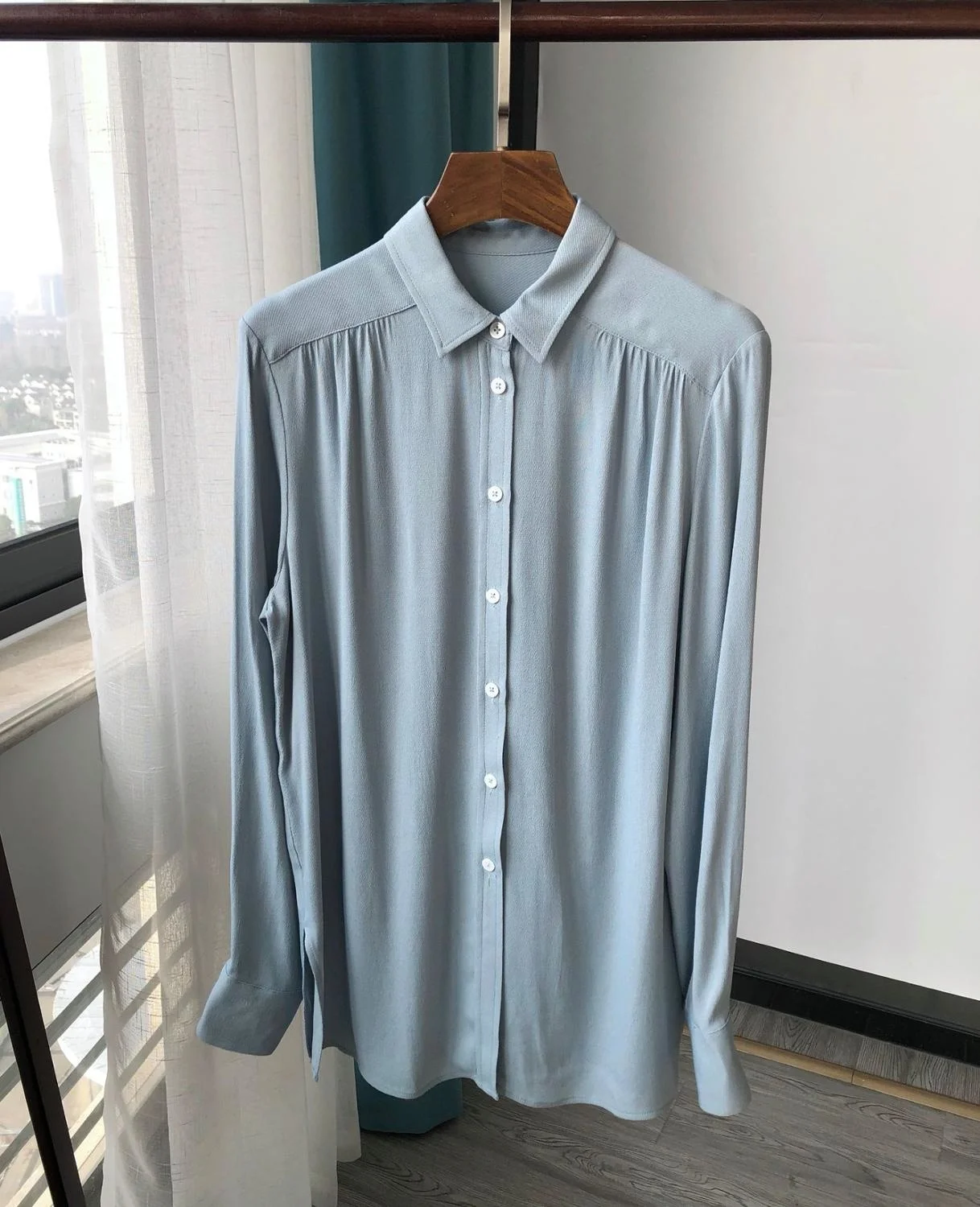 

Женская рубашка с длинным рукавом, плиссированная Повседневная офисная рубашка из 100% вискозы, в минималистичном стиле с саржевым переплете...