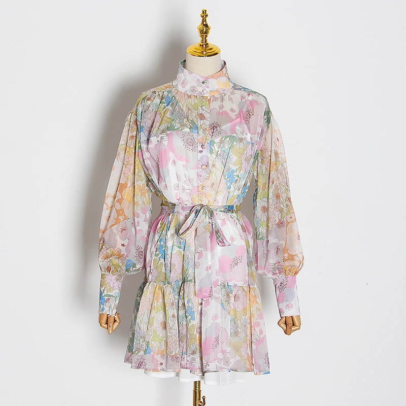 Шифоновое платье с цветочным принтом воротником-стойкой и рукавами-фонариками