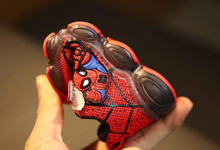 

Fashion New Spring Autumn Children Glowing Sneakers Kids Shoes Chaussure Enfant Spiderman Boys Shoes With LED Light