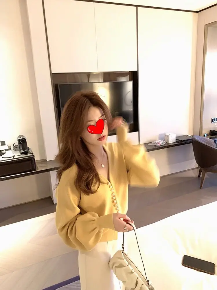 Кардиган женский вязаный на пуговицах с жемчужинами V-образным вырезом осенний