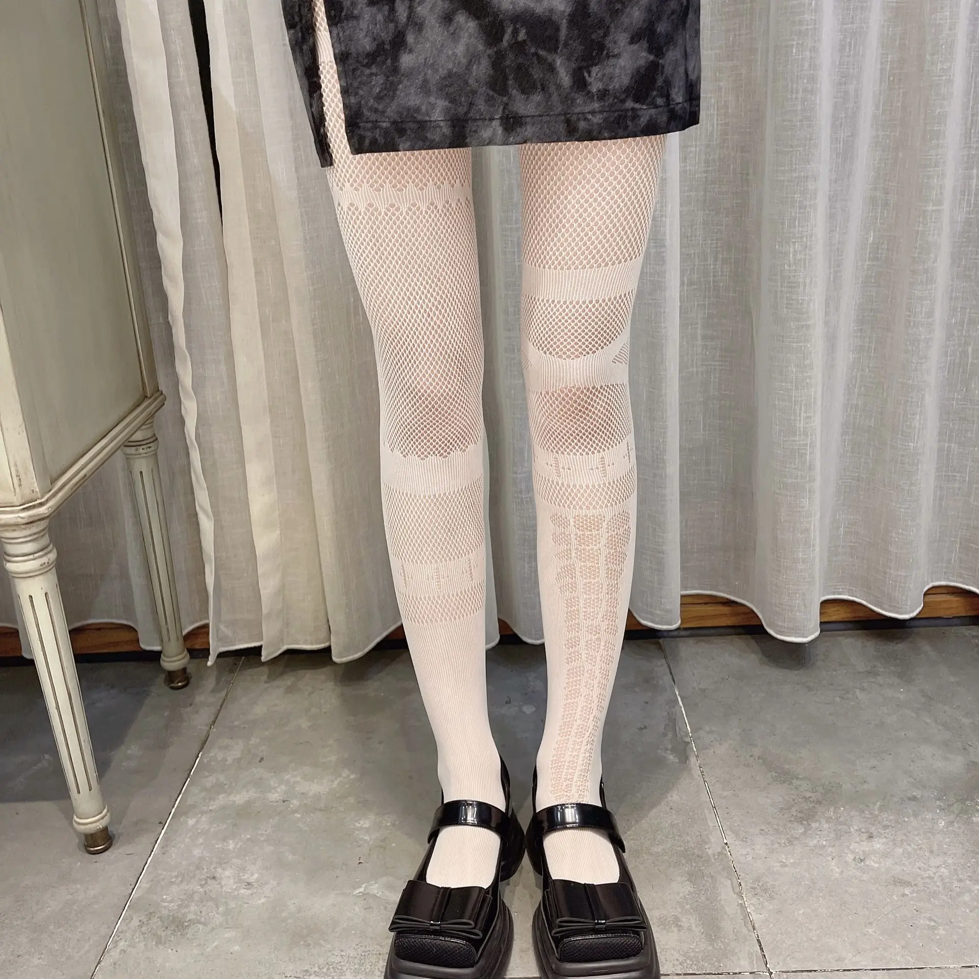 

Autumn And Winter Nightclub Bengdi Dark Black Hollow Thigh Prosthetic Leg Ring Cross Fishnet Socks High Elastic Sexy Pantyhose