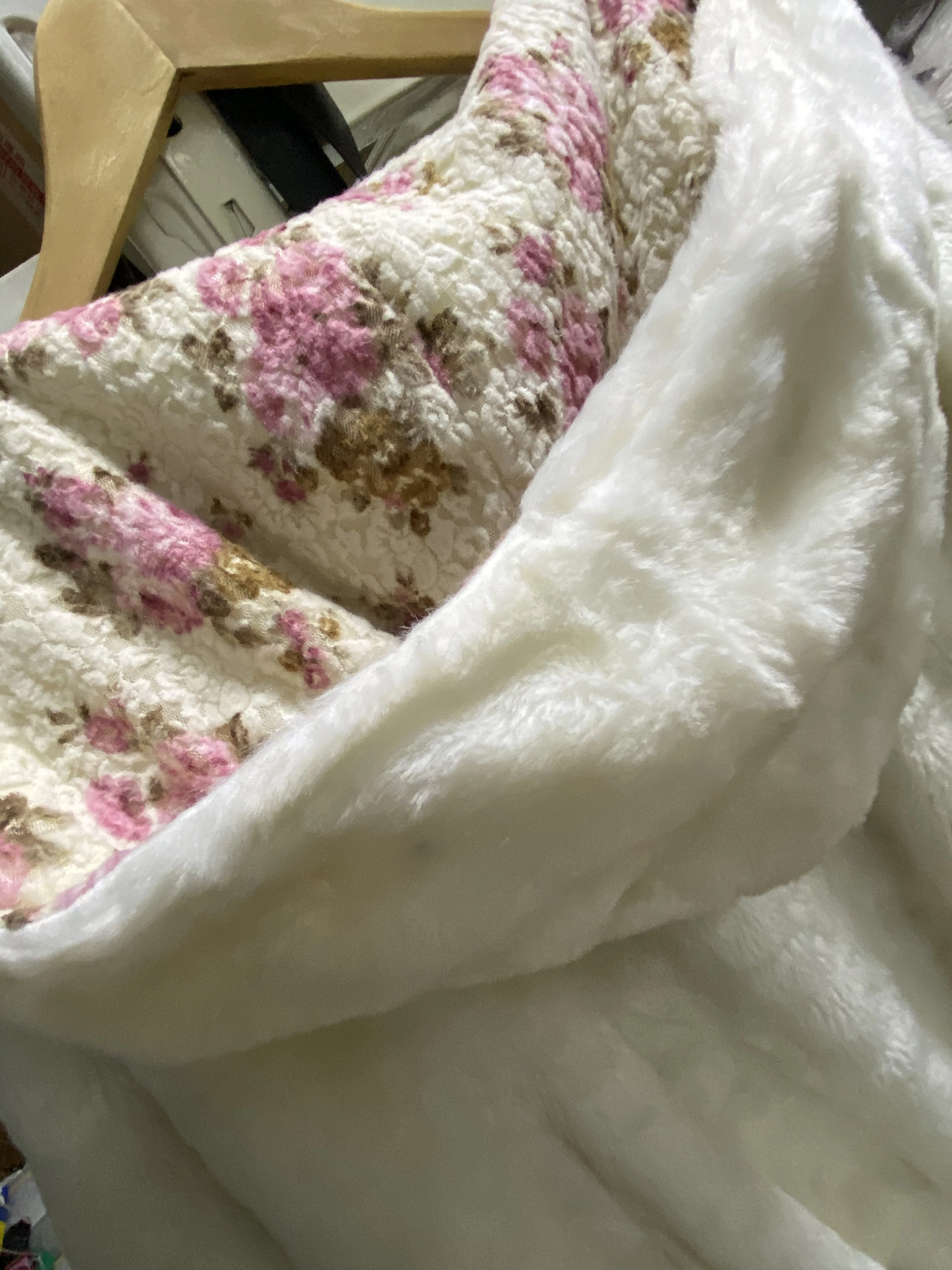 

Japanese Style Faux Fur Single one long lace printed thick warm coat