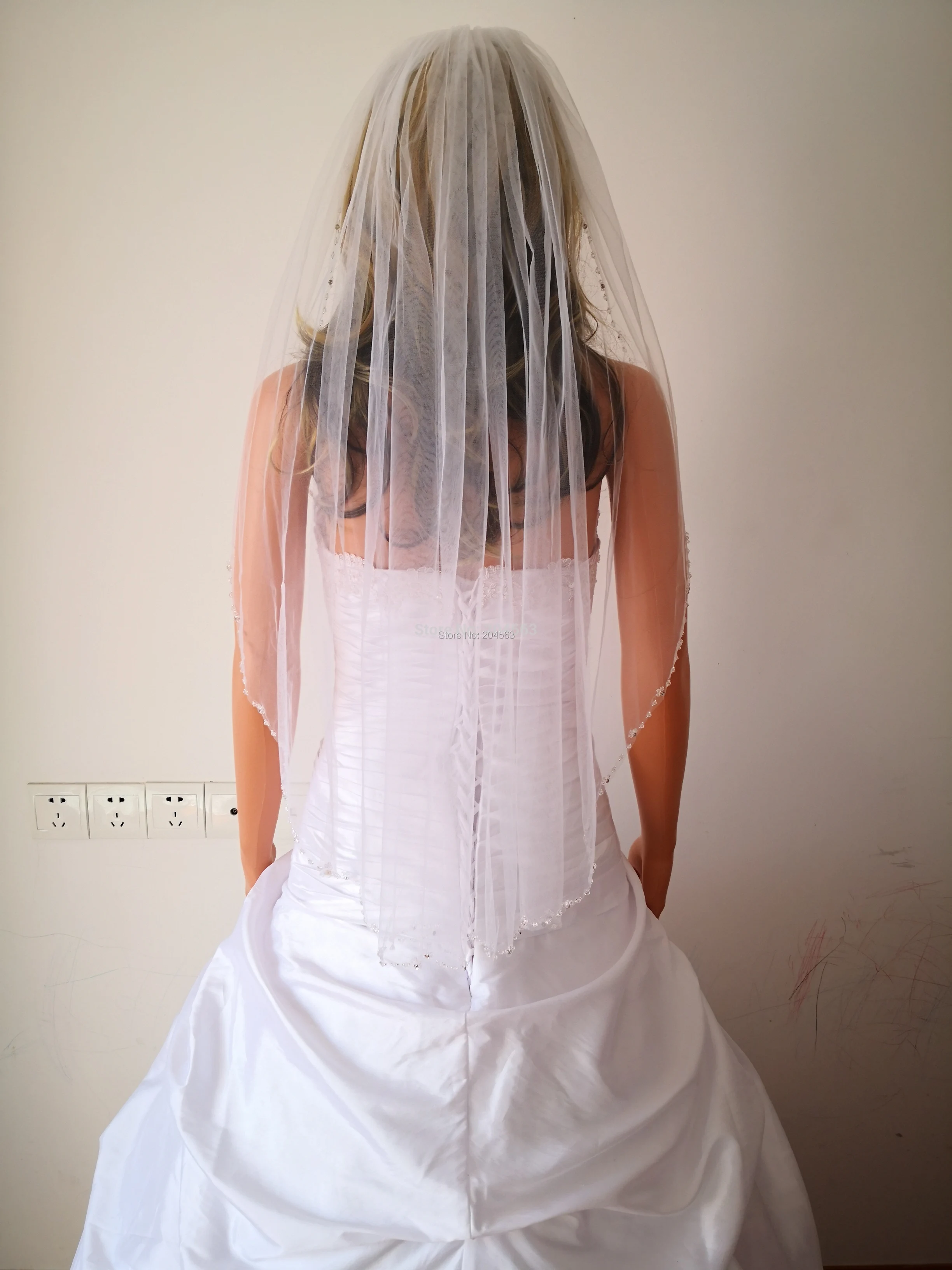 Однослойная белая или слоновая фата из фатина с кристаллами для невесты