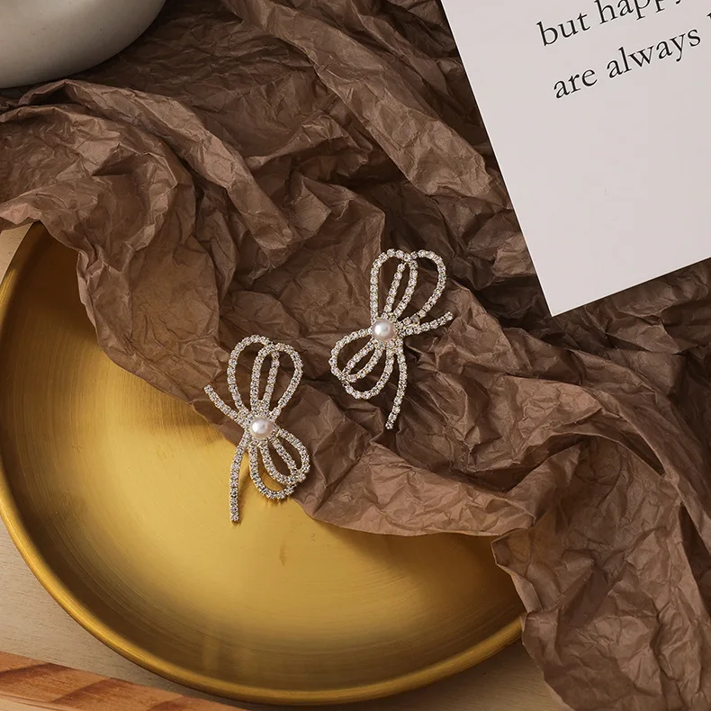 

2020 New Arrival Vintage Sweet Crystal Bowknot Stud Earrings For Women Simulated Pearl Geometric Luxury Jewelry