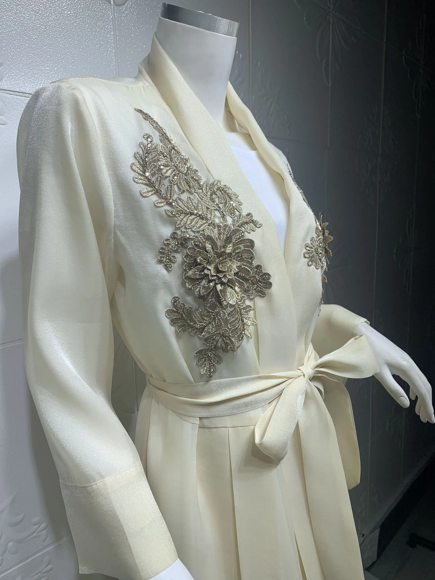 

Middle East Traditional Embroidery bazin riche Women Maxi Dresses Plus Size Open Side Kaftan Nigeria Clothes For Women