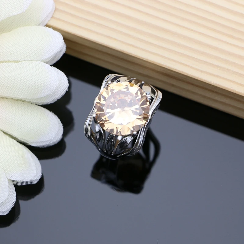 Комплект из колье и серёг серебра 925 пробы с топазом