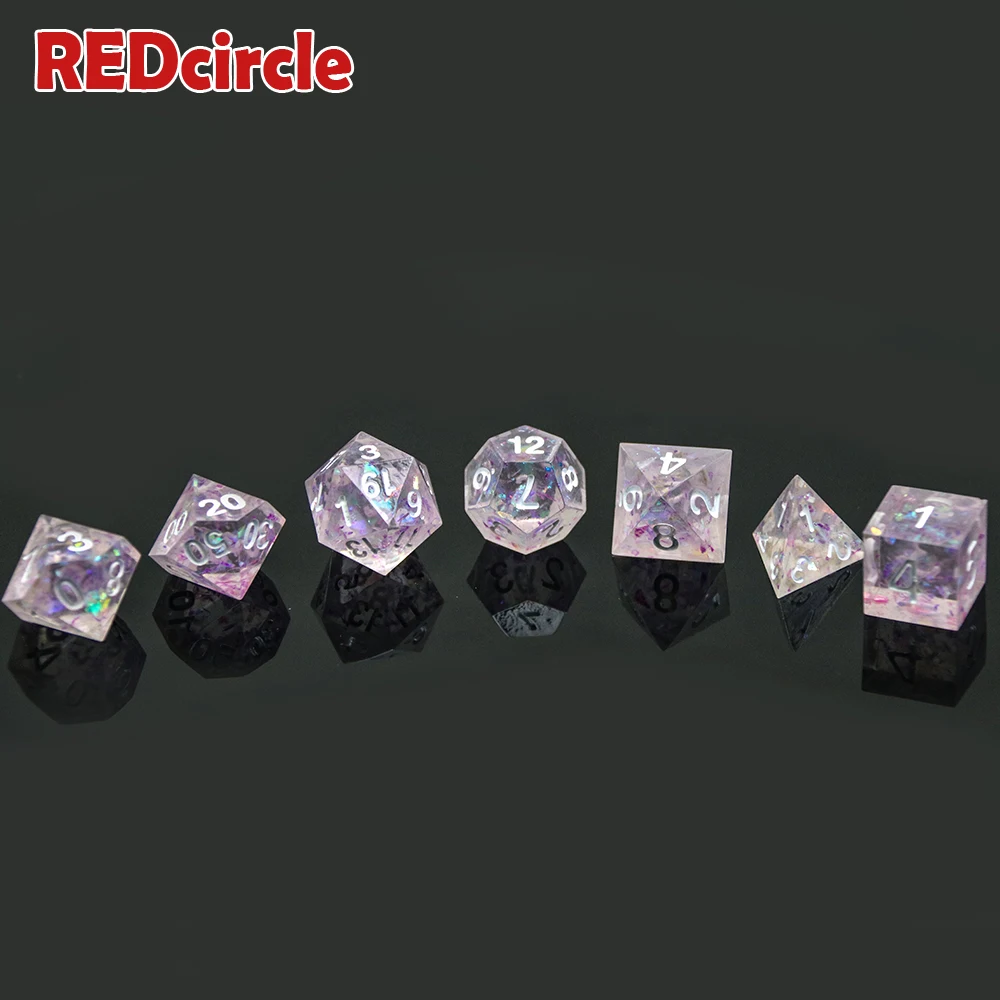 Высококачественные красочные острые края и красивые игральные кости ручной