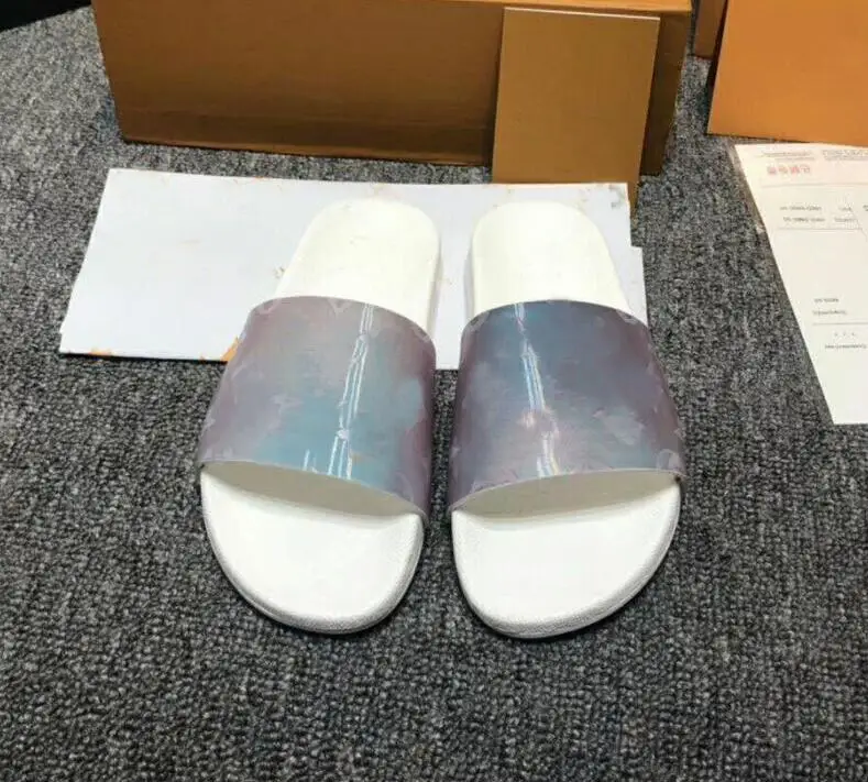 Женские и мужские шлепанцы из натуральной кожи ярких цветов со светоотражающими