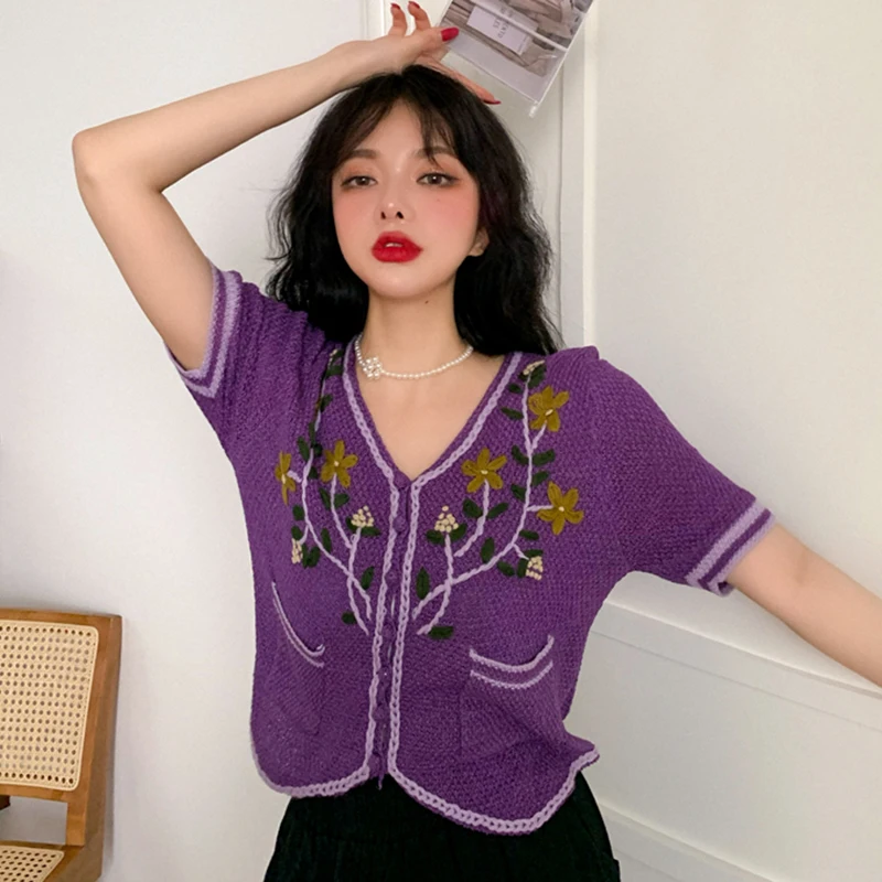 

Floral Embroidery Knitted Summer Tshirts Women V-Neck Short Sleeve Vintage Knitwear Loose Elegant Shirts Harajuku Kpop 2020 W827