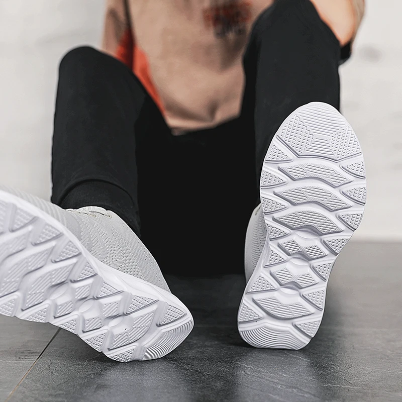 Теннисные туфли для мужчин и женщин черные серые белые спортивные кроссовки