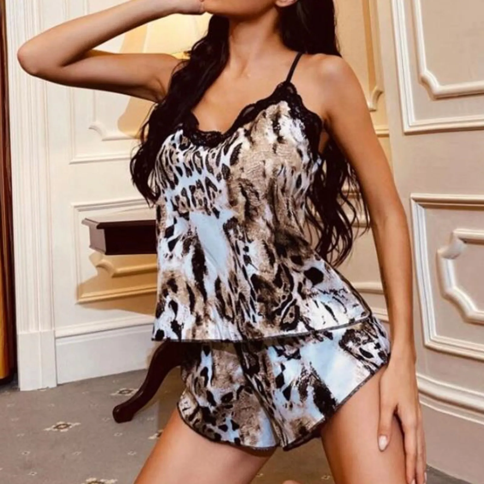 

Ночная рубашка, женское нижнее белье, атласная пижама с леопардовым принтом, женская ночная рубашка, соблазнительный ремешок с V-образным вы...