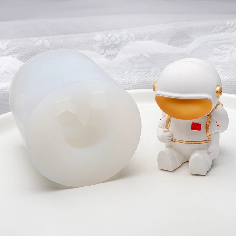 

3D Astronaut Silicone Mold Aromatherapy Plaster Candle Mould DIY Plaster Epoxy Mold for Resin Casting