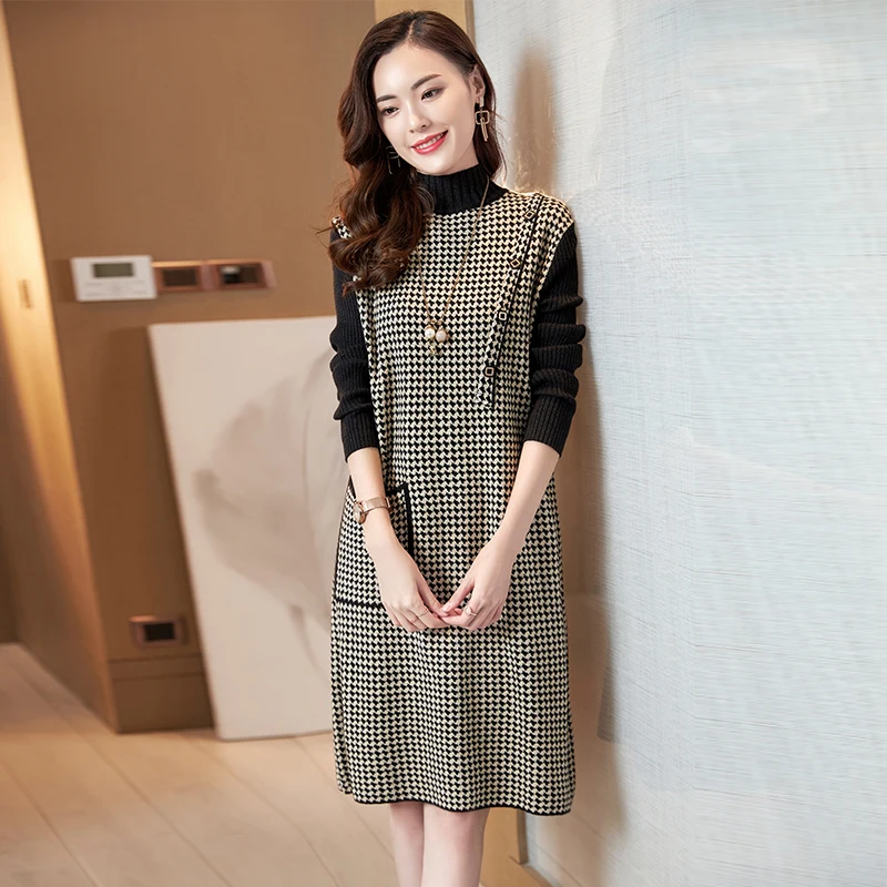 Женское трикотажное платье-свитер средней длины повседневный облегающий