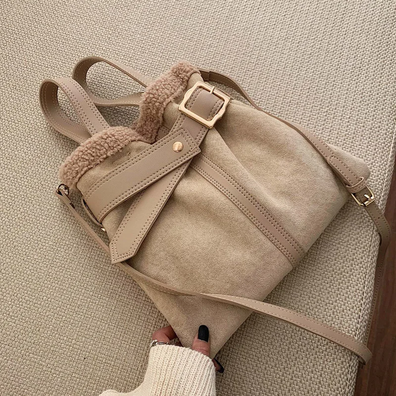 

High-quality niche design handbags 2020 autumn and winter new trendy fashion ladies all-match messenger bag portable bucket bag