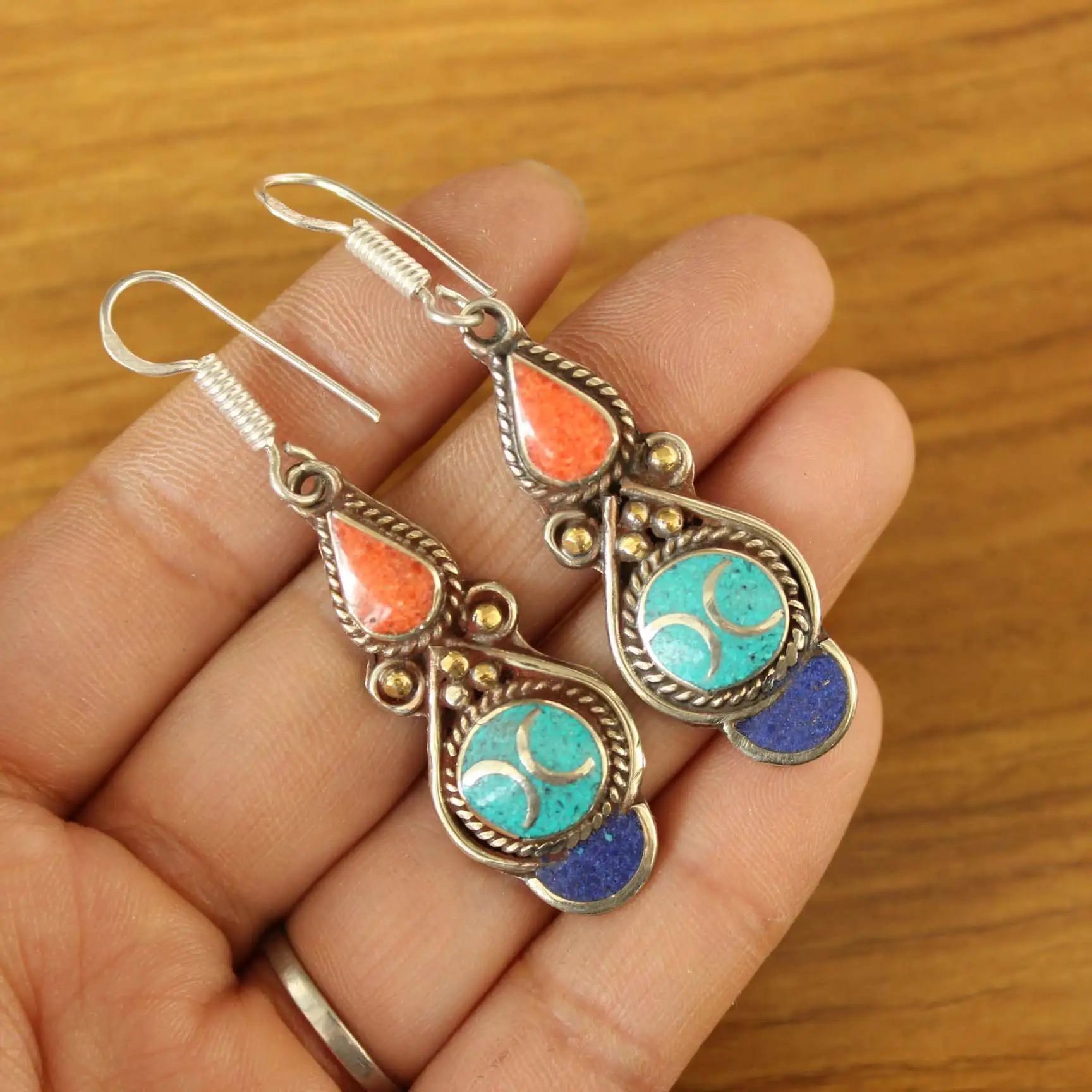 

ER184 непальское, индийское Винтаж ручной работы, ювелирные серьги пара прекрасных с цветным камнем и Длинные Висячие серьги для девочек