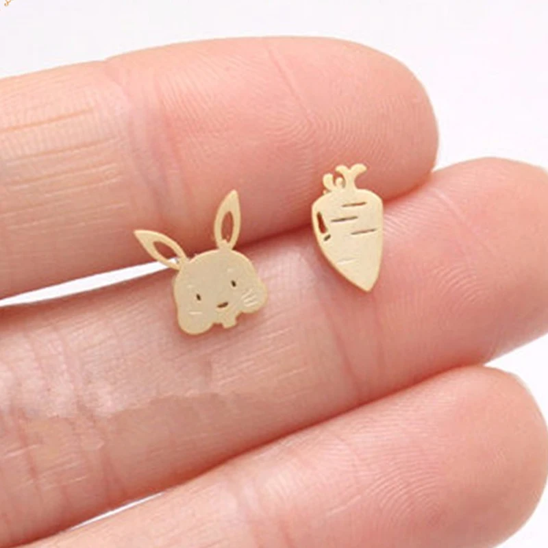 Женские серьги гвоздики с милым животным кроликом и морковкой эмалированные