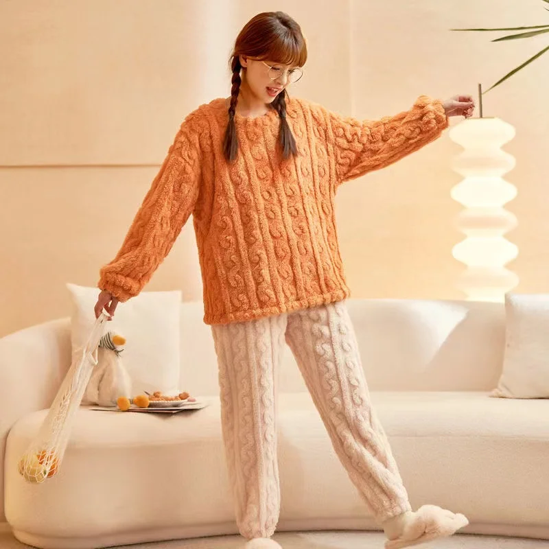 New Pajamas Set For Women Autumn Winter Thick Warm Flannel Pyjamas Suit Long Sleeves 2Piece /Set Home Clothes Female