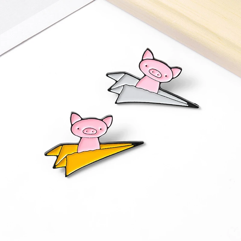 

Paper airplane piggy Brooch Enamel Lapel Pins Cute Cartoon Animals Brooches Badges Fashion Pig Pins Gifts for Friends Dropship
