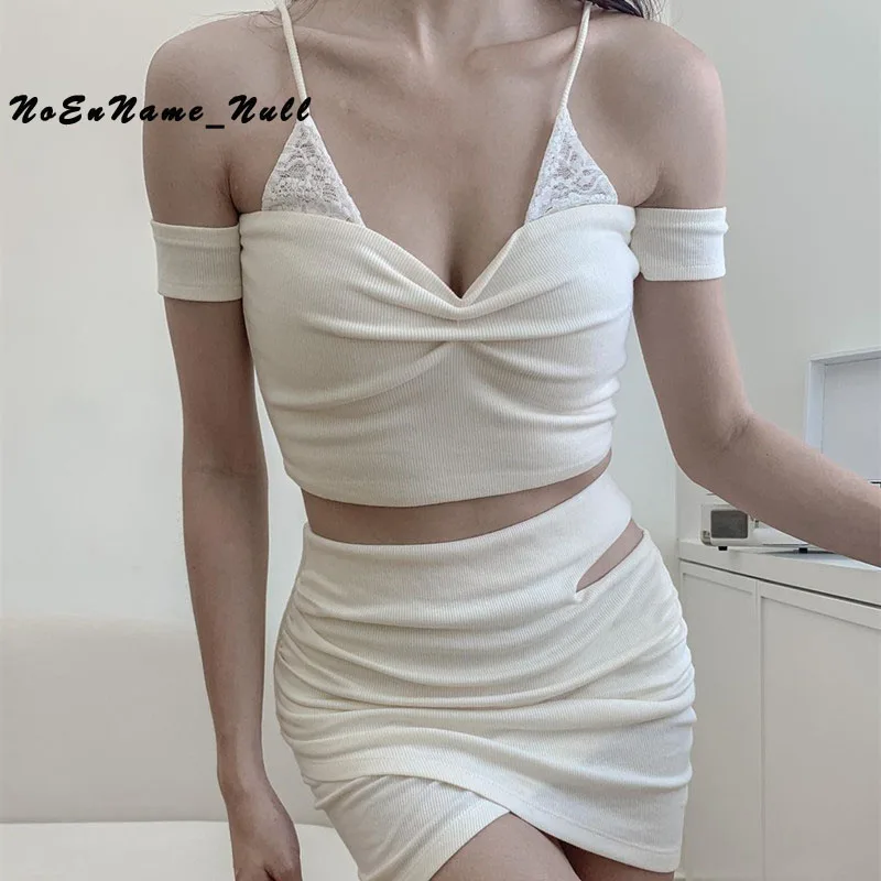 

Пикантный кружевной жилет на бретельках с V-образным вырезом и вышивкой крестиком облегающая сумка с юбкой на бедрах сексуальный костюм с о...