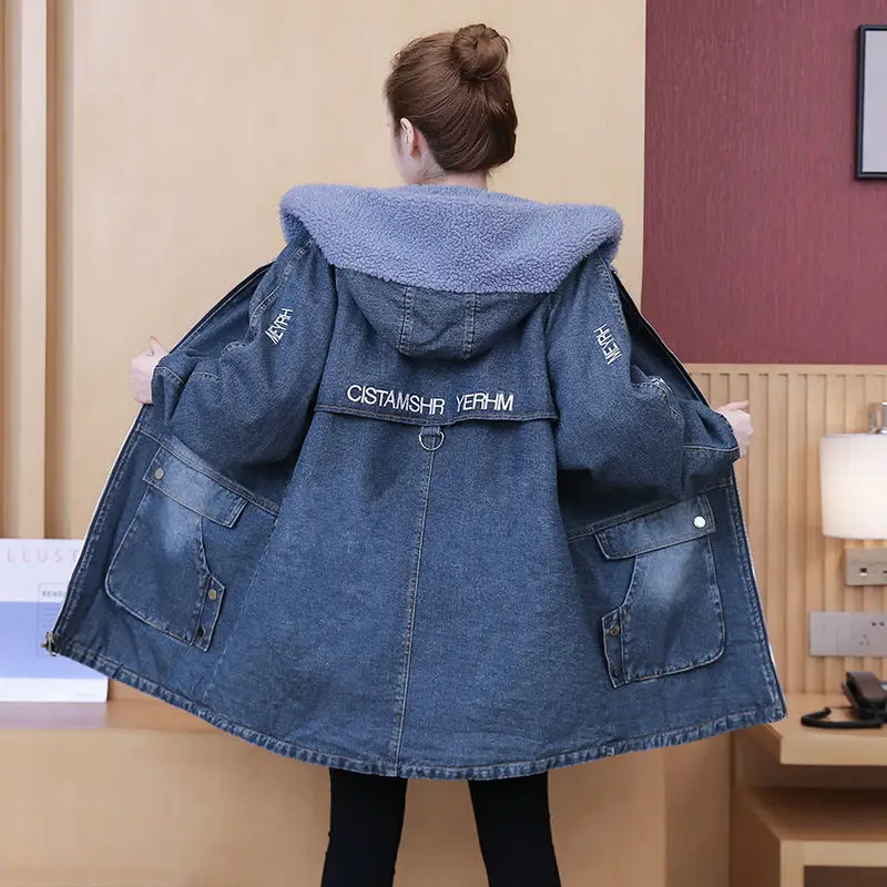 

Winter Lamb wool Denim Windbreaker Jacket 5XL Women's Warm Parkas Loose Velvet Thicken Jeans Coat Female Long Hooded Overcoat