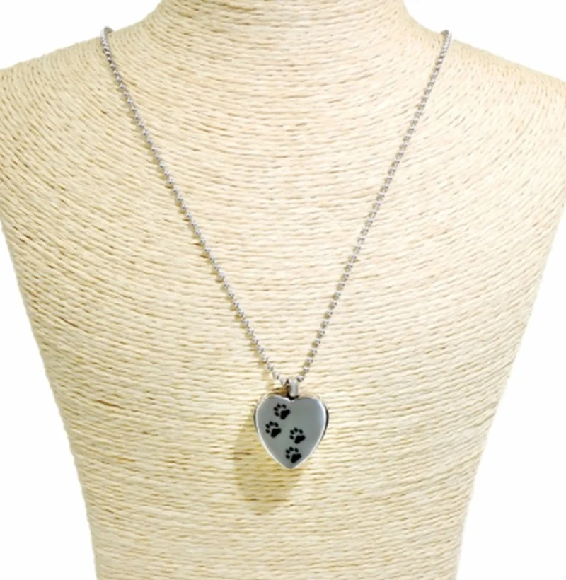 

Titanium Steel Pendant Necklace Dog Paw Pet Foot Print Souvenir Chain Jewelry Gift