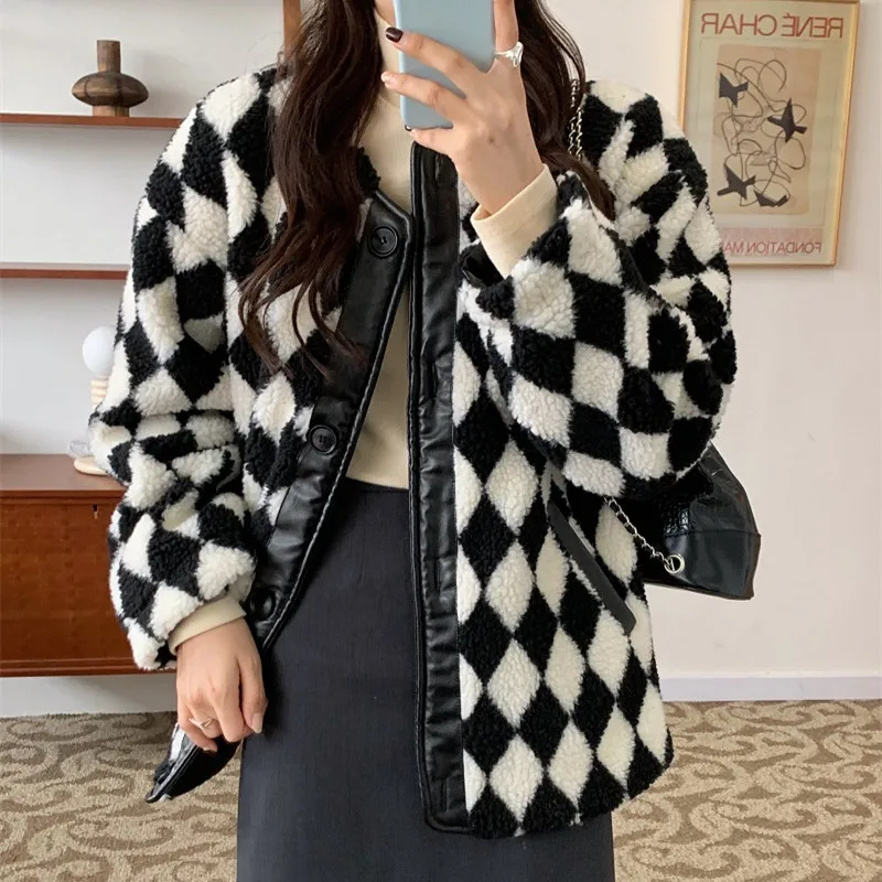 

Women Parkas Winter Jacket 2021 New Single Breasted Warm Cardigan Loose Faux Lamb Fur Stitching PU Leather Coats