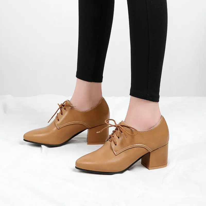 Женские туфли-оксфорды на квадратном каблуке с острым носком шнуровке | Обувь