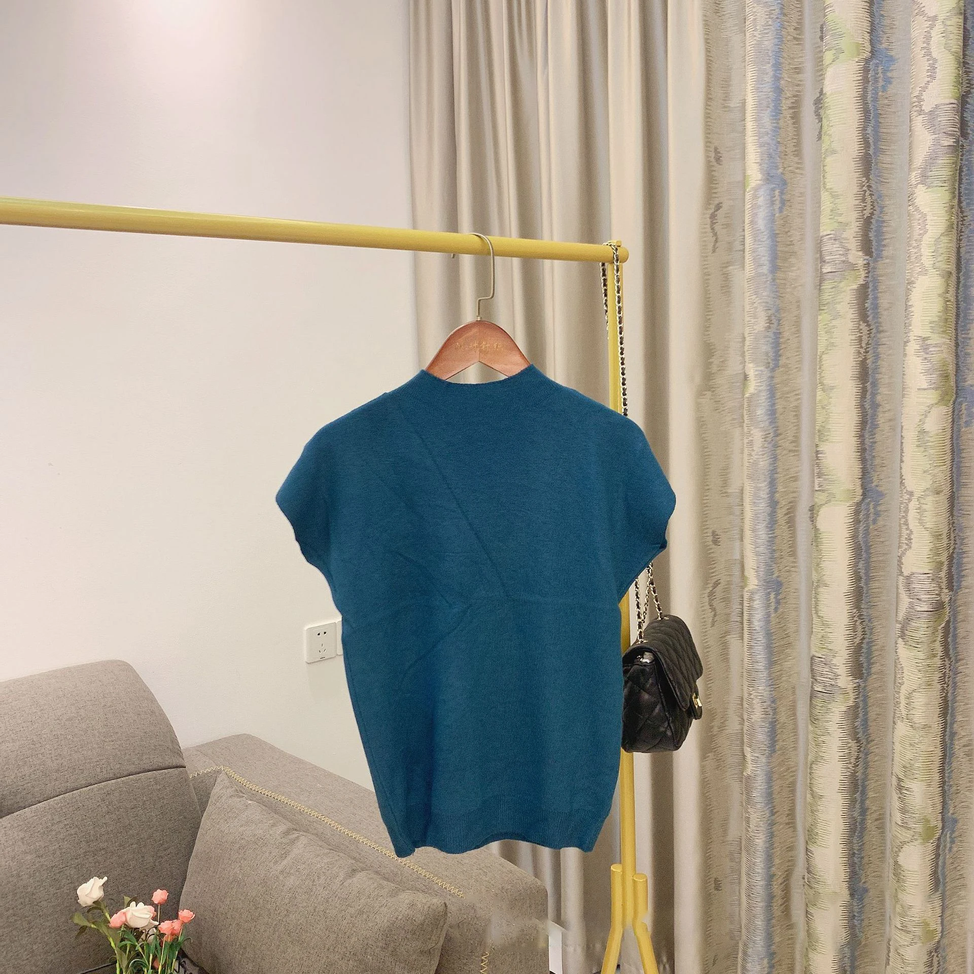 

LVOWE Old Street Retro Fall 2021 New Knitted Half High Neck Slim Short Sleeve Solid Color Inner Base Shirt Women's Sweater Vest