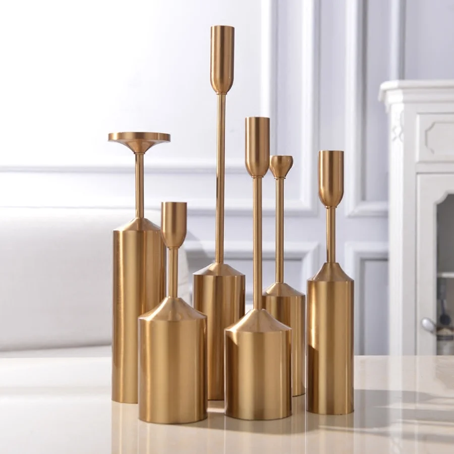 Золотистый металлический подсвечник в скандинавском стиле современный