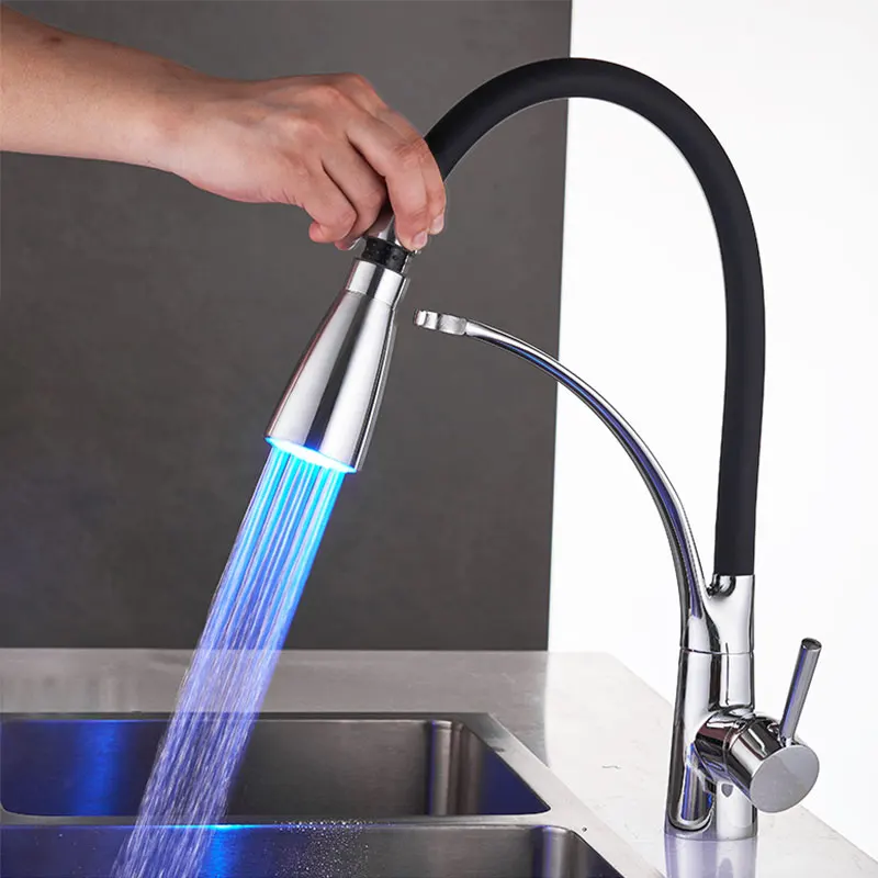 Смеситель для кухонной мойки СВЕТОДИОДНЫЙ ПОВОРОТНЫЙ черный хром крепление на