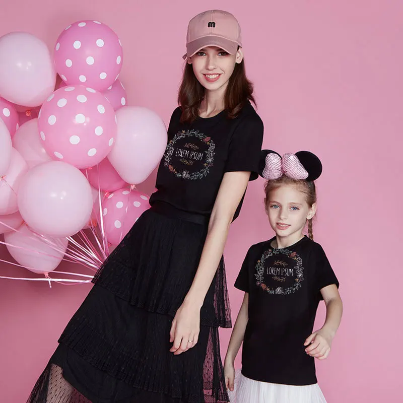 

2021 Simple Flower Creative Personality Black Short-sleeved Women's Mother And Baby Round Neck Loose T-shirt Family Look Outfit